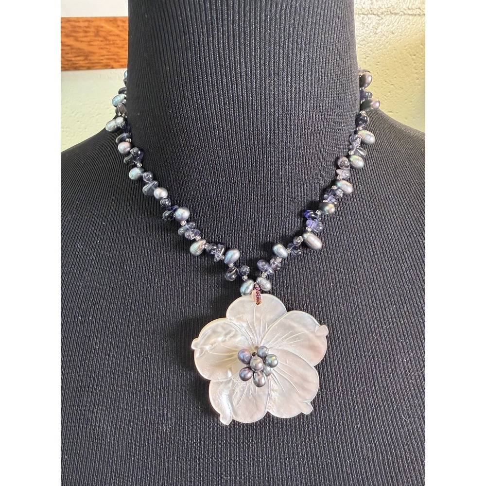 Handcrafted Mother of Pearl Flower Pendant Necklace Gray Cultured Pearl 17"